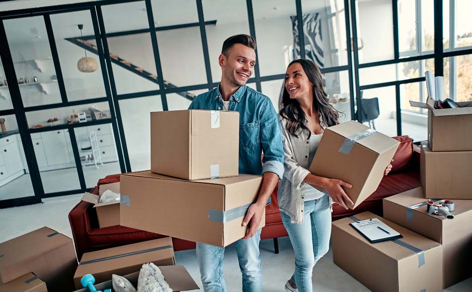 Couple packing boxings before moving home. The image is used to symbolise home movers mortgages offered by Whitewood Mortgages.